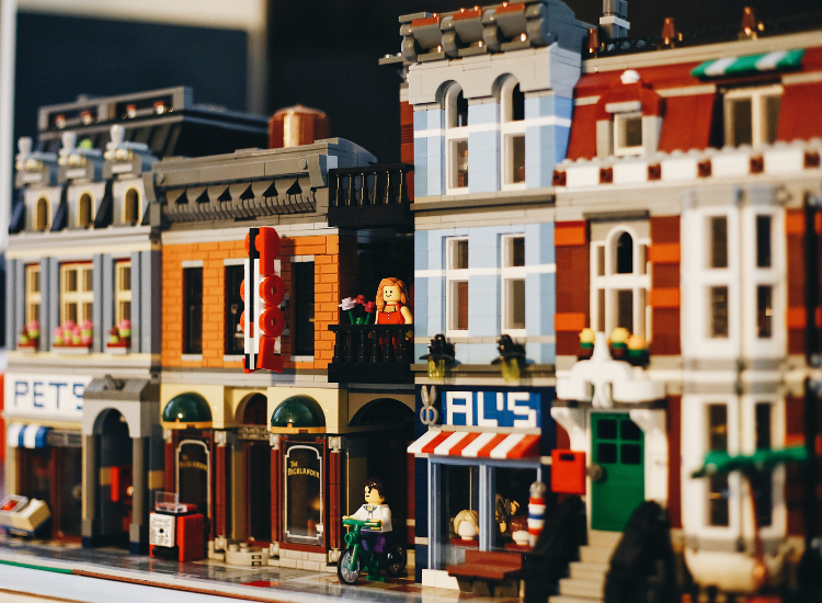 Valuable Vintage LEGO Sets To Look Out For